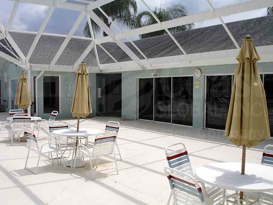 Pipers Pointe Sun Deck Furnishings and Clubhouse